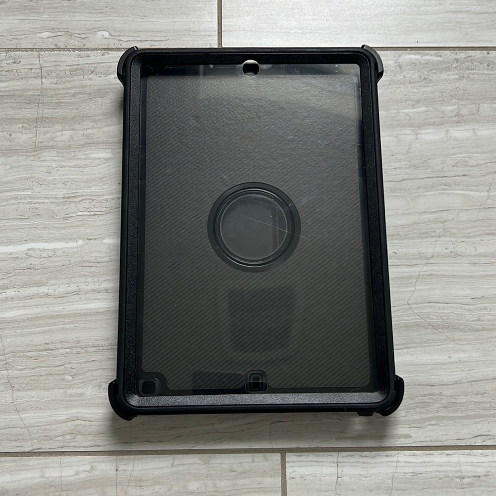 OtterBox iPad (6th, 7th, 8th, and 9th gen) Case
Defender Series